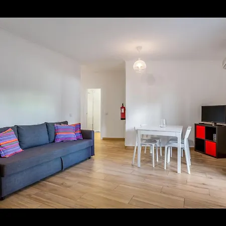 Falesia Modern Flat W/balcony & Pool By Lovelystay