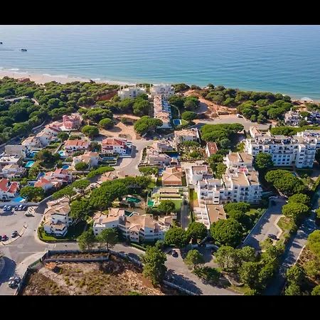 Falesia Modern Flat W/balcony & Pool By Lovelystay アルブフェイラ